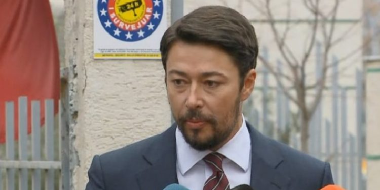 Milionat e CEZ pa adresë! Lazëri si shikon dhe i “pushon”, Shkëlzeni deliron dhe “falenderon” Ramën që nuk ndërhyn në (pa) drejtësi!