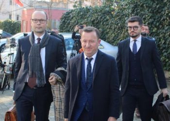 Si i bie shorti vetëm këtij palaços?! Vendimi i Lazrit për CEZ revolton qytetarët: Tani bëni një m*t sipër SPAK ose në burg Lazërat