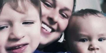 Vdes papritur, të vegjlit tentojnë të ringjallin nënën e tyre