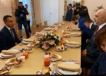 Kryeministri Rama mbërrin në Itali, shtabi i qeverisë italiane e surprizon me pritjen madhështore: Ky është ambienti ku u ndaluan kamerat (Video)