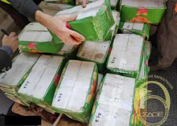 U sinjalizua nga ambasada e SHBA, bllokohet anija cisternë me mbi 1 ton “bar:: U përpunua në Portin e Pireut dhe u fut në thasët “Range Rover”, kapte vlera marramendëse