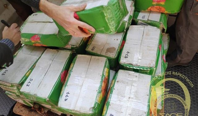 U sinjalizua nga ambasada e SHBA, bllokohet anija cisternë me mbi 1 ton “bar:: U përpunua në Portin e Pireut dhe u fut në thasët “Range Rover”, kapte vlera marramendëse