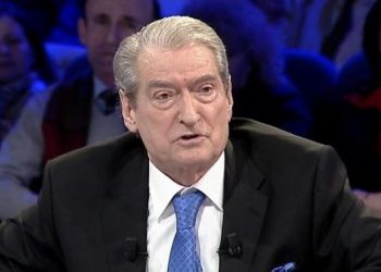 Vangjeli pyet Berishën: E tmerrshme! Pas 30 vitesh në politik, ju zë gjumi rehat?! Nuk ju kujtohen skeletet në dollap?