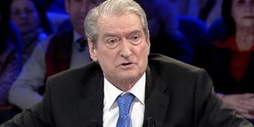 Vangjeli pyet Berishën: E tmerrshme! Pas 30 vitesh në politik, ju zë gjumi rehat?! Nuk ju kujtohen skeletet në dollap?