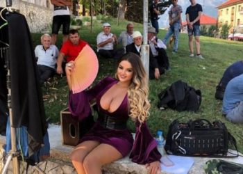 ‘Huuuu, të honksha…’, Ermal Mamaqi tregon ‘prapaskenat’ e filmit në Tropojë: Kur zbriti Enca ishin mbledh 2 mijë veta