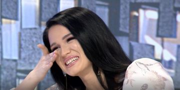 Kujton tërmetin tragjik të 26 nëntorit, këngëtarja e njohur shqiptare shpërthen në lot në mes të emisionit: Qava 1 javë!