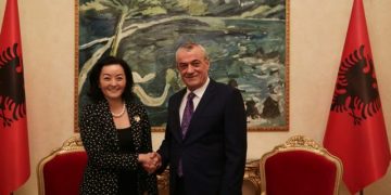 Negociatat me BE në Mars: Zbardhen detajet nga takimi ‘kokë më kokë’ mes Gramoz Ruçit dhe  ambasadores Yuri Kim