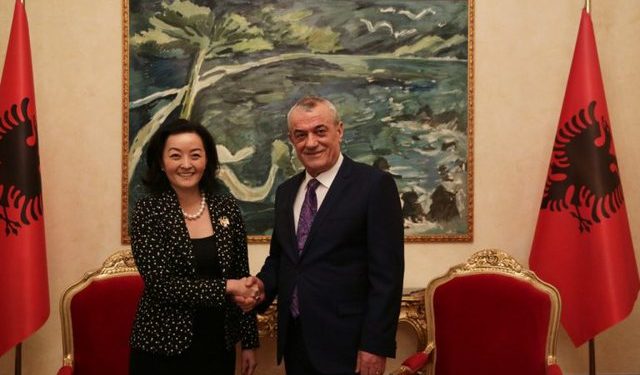 Negociatat me BE në Mars: Zbardhen detajet nga takimi ‘kokë më kokë’ mes Gramoz Ruçit dhe ambasadores Yuri Kim