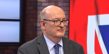 “Nuk është e lehtë”! Ambasadori britanik në Tiranë  i kërkon SPAK-ut të shpejtoj dhe jo të frenoi drejtësinë