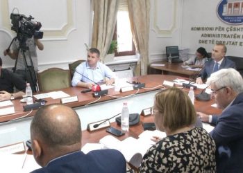 PS “gozhdon” Metën, nisin procedurat për t’i rrudhur kompetencat, pas 3 shkurtit presidenti asnjë shans të bllokojë betimin e gjyqtarëve