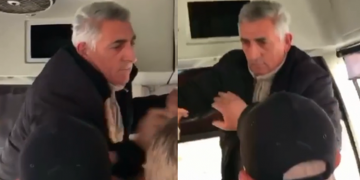 “Unë të q* robt”! Plas keq sherri, dhunë dhe fjalor banal: Shoferi hipën mbi pasagjerët duke degraduar situata (Video)