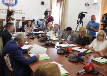 Mazhoranca refuzon KiE: Rrëzohet edhe dekreti i dytë i presidentit për paketën anti-shpifje