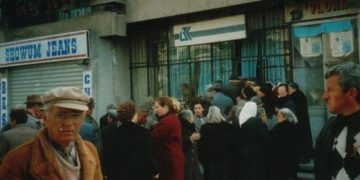 23 vite nga firmat piramidale! SHBA tregon batërdinë e Berishës: Ja milionat që dolën jashtë vendit dhe si u pastruan paratë e naftës që ju shit Millosheviçit