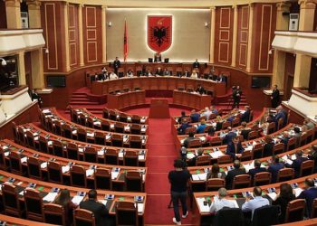 Parlamenti miraton amnistinë për të burgosurit, lirohen nga qelitë 175 të dënuar: Ja kategoritë që përfitojnë ulje dënimi