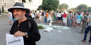 Fatos Lubonjën e ka lënë me pasoja e kaluara: Tirana, qyteti i pabanueshëm! Prishje e Qemal Stafës krim, Sheshi Skënderbej një turp…