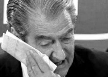 Plaku Berisha në përpjekjet e fundit për të futur kombin në konflikt: Shqiptarë mos i duroni horrat që po mblidhen për të diskutuar hartat e lara me gjak të Kosovës!