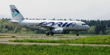 “Mbreti i bananeve”, për 45 mijë euro bëhet pronar i kompanisë “Adria Airways”