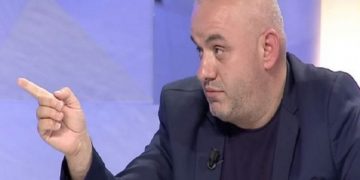 Artan Hoxha publikon videon që paralajmëroi: Më kanë kërcënuar me jetë, por më kanë ofruar dhe para