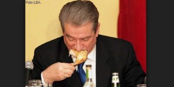 Endrra e fundit e plakut dixhital Sali: Po shpërthen revolta! (Video)