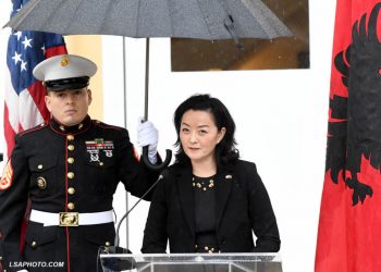 Ambasadorja amerikane flet shqip: Të gjitha mesazhet, në fjalimin e saj të parë