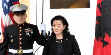 Ambasadorja amerikane flet shqip: Të gjitha mesazhet, në fjalimin e saj të parë