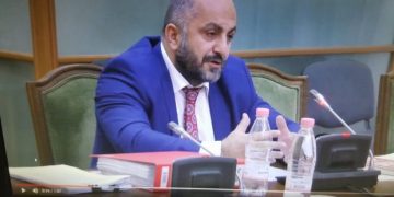 Avokati Romeo Kara: 10 ditë pas dëshmisë në Komisionin Hetimor për “CEZ” m’u aksidentuan gruaja me vajzën! Do kallëzoj gjyqtarin që mbylli dosjen!