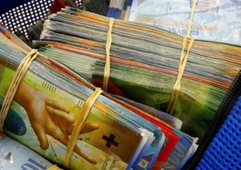 GODITJA: Të pasurit po tërheqin paratë nga bankat zvicerane për të mos paguar më taksën miliona të ruajtjes