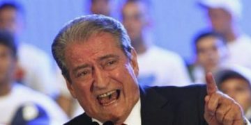 Njeriu i inatosur me popullin e vet!