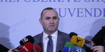 “Lefter Alla të pezullohet deri sa të dalë e vërteta”! PS del me reagimin e fortë për kryebashkiakun e akuzuar nga PD dhe Artan Hoxha