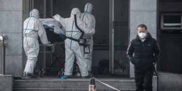 “Coronavirus” përhapet me shpejtësi, shtohen të prekurit nga virusi misterioz