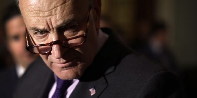 Situata pas “impeachment”: Schumeru thirrje 74 inspektorëve të përgjithshëm të hetojnë hakmarrjen kundrejt dëshmitarve kundër Trump