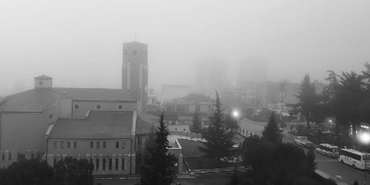 U v.ranë vëlla e motër! Postimi prekës i Dom Gjergj Metës: U tronditëm! Çfarë kobi! Si t’u a shpjegosh vajzave të vogla?