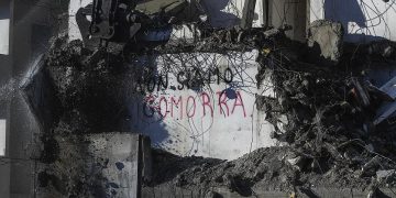 Nis shkatërrimi i lagjes më mafioze të Italisë, rrafshohen simbolet e “Gomorra-s”