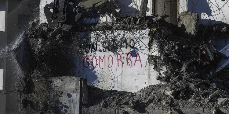 Nis shkatërrimi i lagjes më mafioze të Italisë, rrafshohen simbolet e “Gomorra-s”