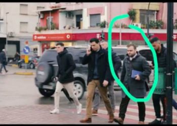 SHQUP kthehet në videostudio! Basha dhe i riu “hallexhi”: Audituesi i KLSH-së aktron në videon e inskenuar nga Lulzimi