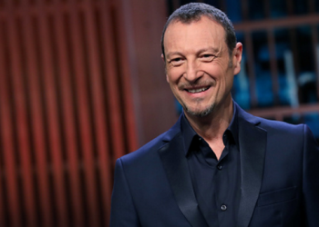 Drejtuesi i “Sanremos” bie “viktimë” e videos humoristike: Ja se si reagon Amadeus kur zgjohet në agim!