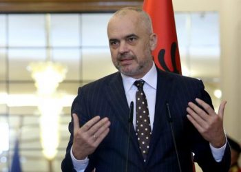 “Atë që them e bëj, mirëpres me buzëqeshje çdo nënqeshje e përqeshje”, Rama poston foton dhe jep lajmin