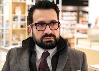 Kreshnik Spahiu nxjerr foton në përkujtim të një dhimbjeje të madhe: Më erdhën në mend pështymat, balta dhe urrejtja e shqiptarëve!