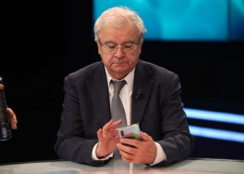 Avokati “rrëshket” dhe sulmon Zv. Ministrin e Brëndshëm: Mos më ndërhy, ti nuk je askush! Të ka sjellë Edi Rama të bësh debat me mua