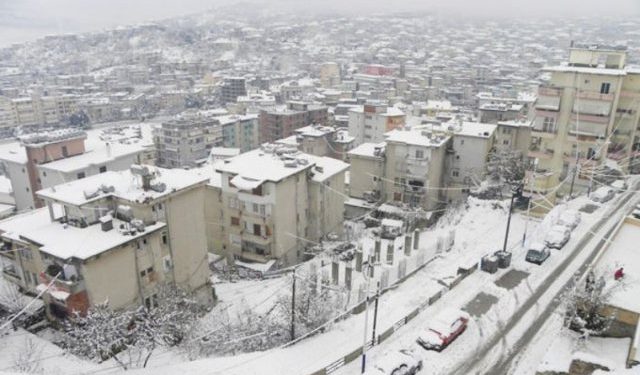 Qarku i Korçës zgjohet i zbardhur nga dëbora! Vjen paralajmërimi: Akset ku duhet të keni kujdes!