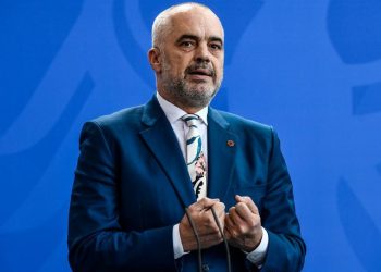 “Për familjen Berisha po bën gjë… a do rihapet çështja e Haklajve”?! Rama befason komentuesin me përgjigjen (A do ndërhyjë ligji special anti-KÇK)