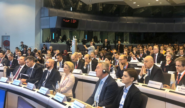 Kur do të vijnë 1.15 miliardë eurot e mbledhura nga Konferenca e Donatorëve në Shqipëri? Flet ambasadori i BE