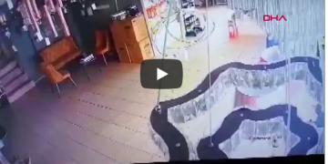 Gjithçka bie në tokë, qytetarët vrapojnë të alarmuar! Pamjet që po qarkullojnë me shpejtësi nga tërmeti i fortë që goditi dje Turqinë