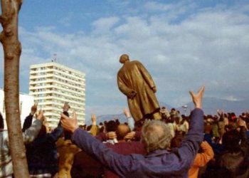 Fatmir Çepani: Ja çfarë ndodhi më 20 shkurt 1991, si u rrëzua busti i Hoxhës dhe presionet e Ramiz Alisë e Adil Çarçanit për të bllokuar transmetimin e pamjeve