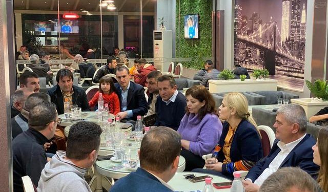 Pas fyerjeve ndaj ministres Gjonaj nga Shkodra, Monika “e shtron” për qejf me “zarët e partisë dhe parat e hajnis” në Fushë Krujë (FOTO)