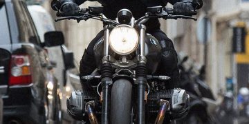 Aktori i madh “izolohet” në Itali, ndërpriten xhirimet e filmit aksion tepër të ndjekur, prej shpërthimit të epidemisë