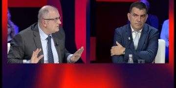 “Kujt i përmend bukën ti, ça flet?”, Petrit Vasili përplaset keq me Saimir Vishën në studio