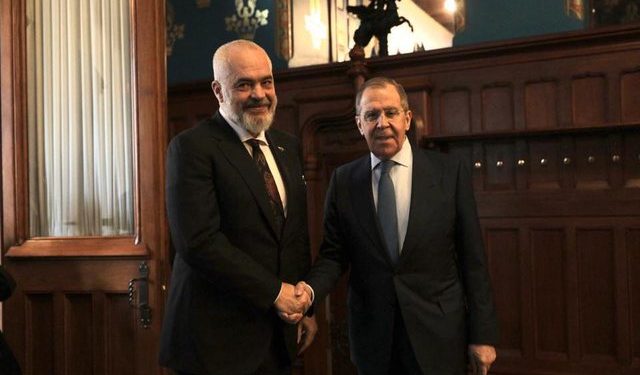 Çfarë nuk u pa nga vizita e kryeministrit në Moskë? Rama nxjerr fotot ‘pikante’ me ministrin rus!