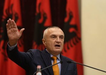 Meta nxjerr videon e betimit si President: Ndjekësit e “m.asakrojnë” me komente negative