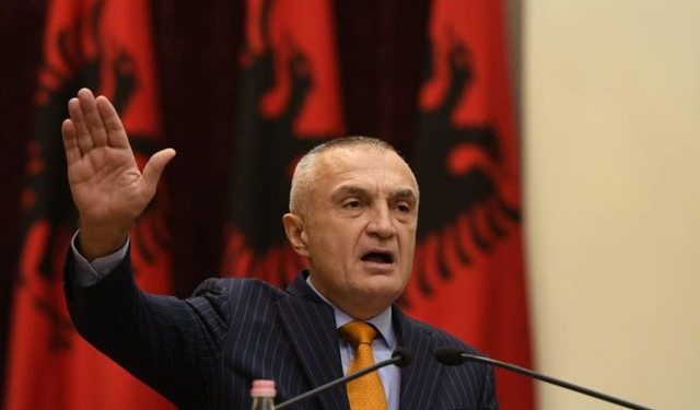 Meta nxjerr videon e betimit si President: Ndjekësit e “m.asakrojnë” me komente negative